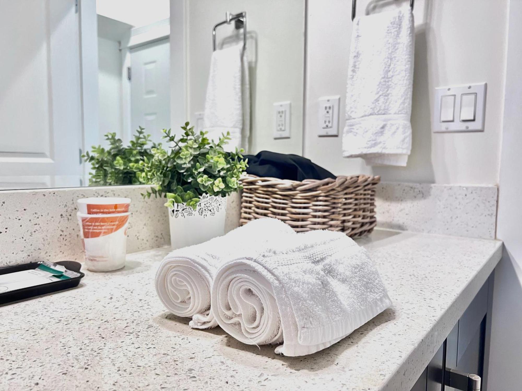 Si & Daniel Home Near Yvr Airport & Skytrain Separate Entry Free Parking Richmond Ngoại thất bức ảnh